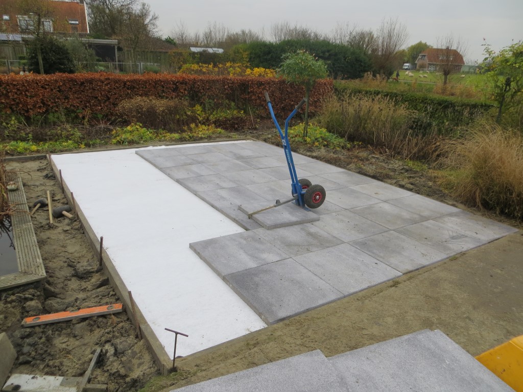 onkruidwerend doek onder terrastegels