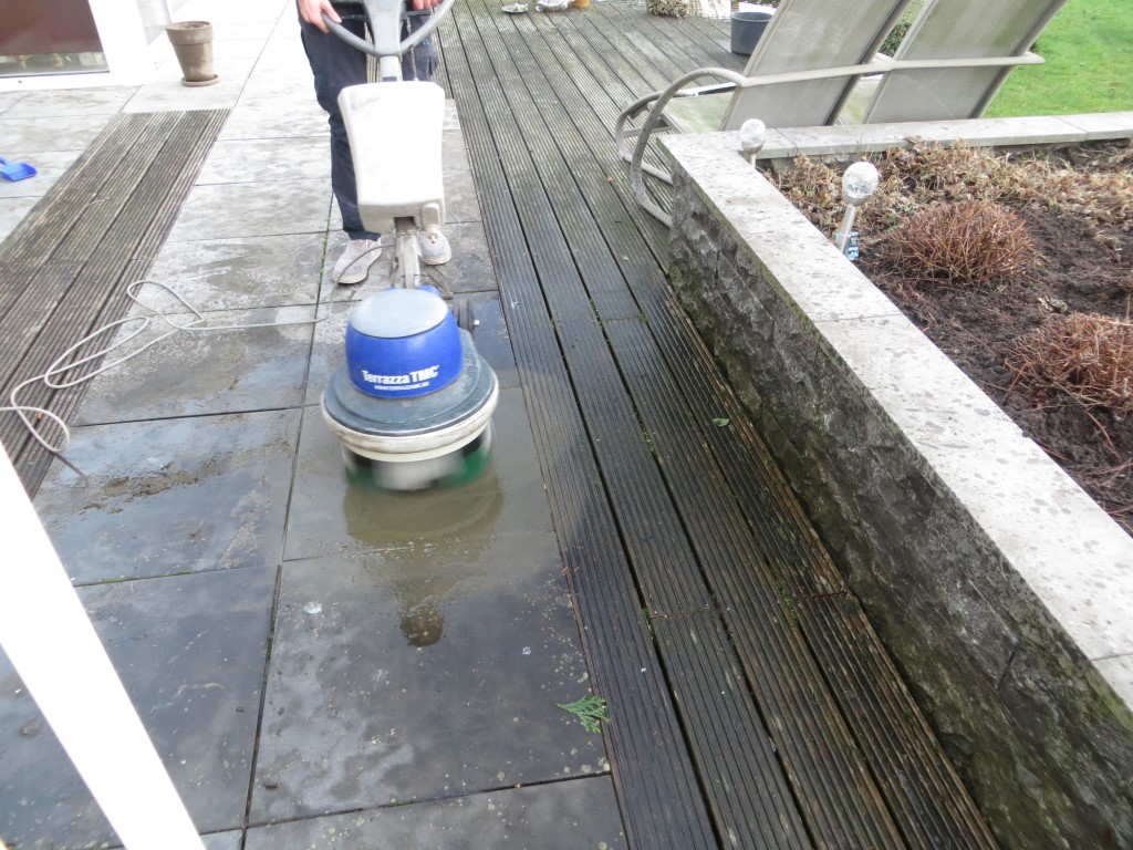 terrasreiniging tijdens